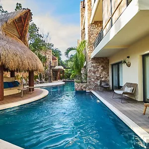 Premium With Private Terrace And Pool View Apartment